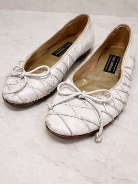 Stuart Weitzman Vintage White Quilted Leather Ballet Flat Bow Size 6.5
